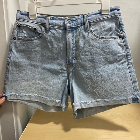 Abercrombie & Fitch Pants - Abercrombie Dad Shorts, Light Wash with cuffs - Size 29 (8)
